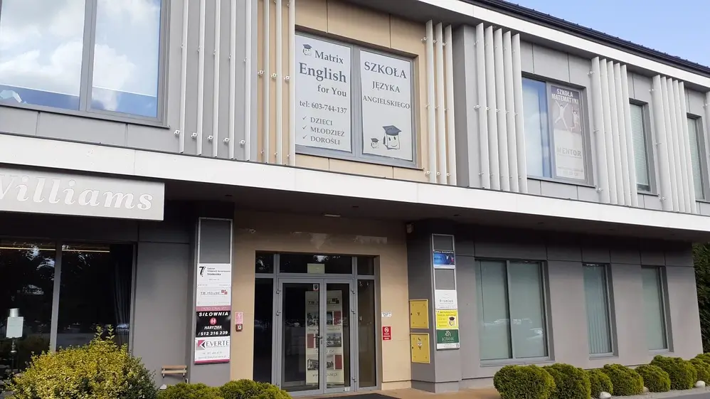 szkoła języka angielskiego Matrix English for you wejście do budynku